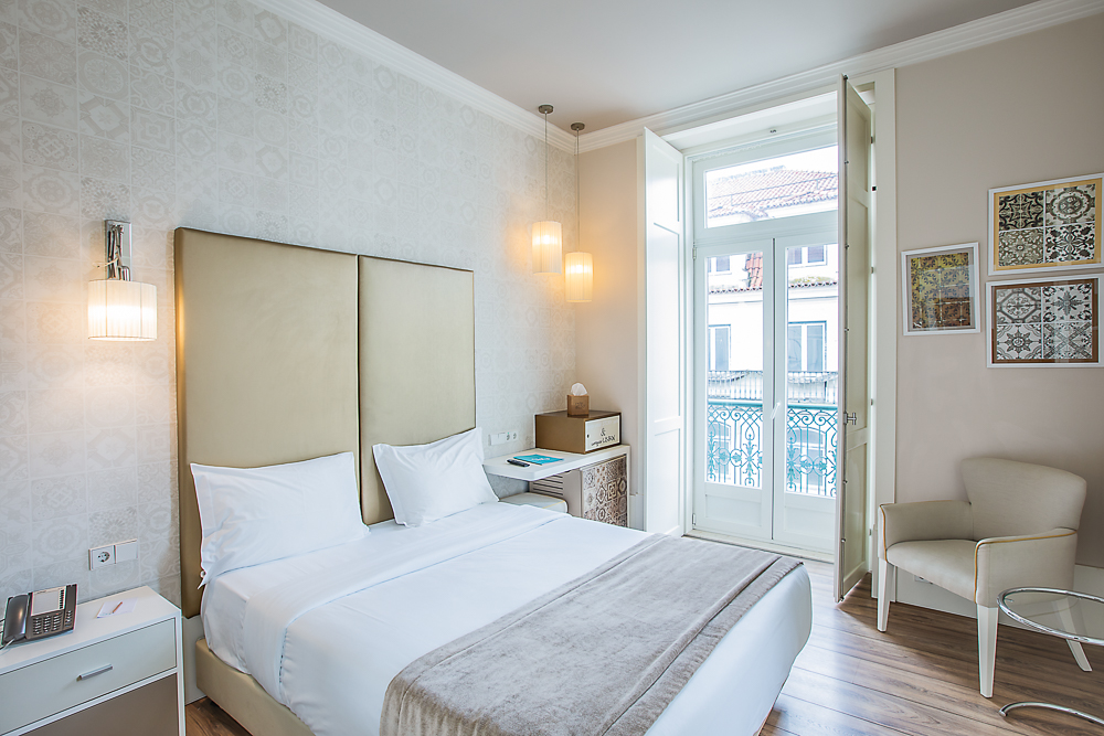Hoteis My Story - Sessão fotográfica num hotel boutique em Lisboa, onde o charme dos interiores clássicos, combinados com design sofisticado, criaram o cenário perfeito. Cada detalhe, da decoração elegante à luz suave, destacou a essência deste espaço único.