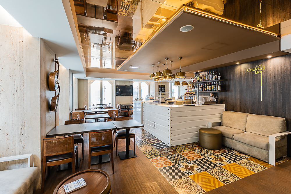 Hoteis My Story - Sessão fotográfica num hotel boutique em Lisboa, onde o charme dos interiores clássicos, combinados com design sofisticado, criaram o cenário perfeito. Cada detalhe, da decoração elegante à luz suave, destacou a essência deste espaço único.