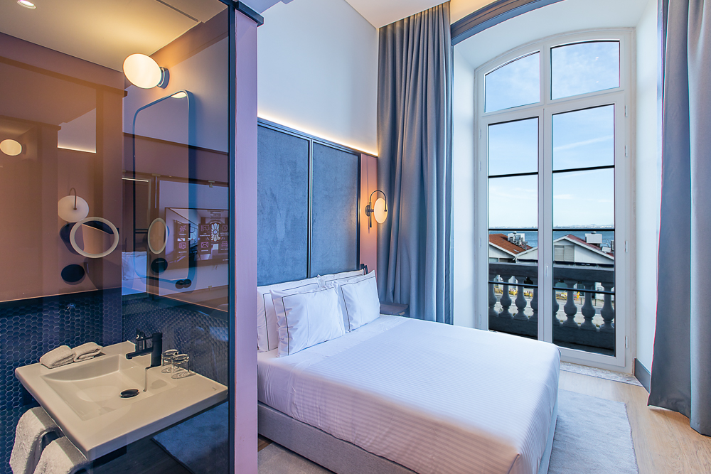 The Editory Riverside Hotel - Uma sessão fotográfica no hotel situado na icónica estação de Santa Apolónia em Lisboa. O local combina o charme histórico com o luxo moderno, com uma arquitetura original, interiores elegantes e o ambiente acolhedor o que torna este hotel único.