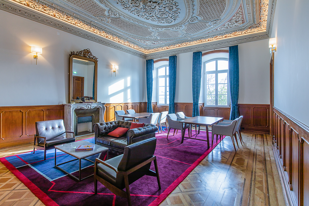 The Editory Riverside Hotel - Uma sessão fotográfica no hotel situado na icónica estação de Santa Apolónia em Lisboa. O local combina o charme histórico com o luxo moderno, com uma arquitetura original, interiores elegantes e o ambiente acolhedor o que torna este hotel único.