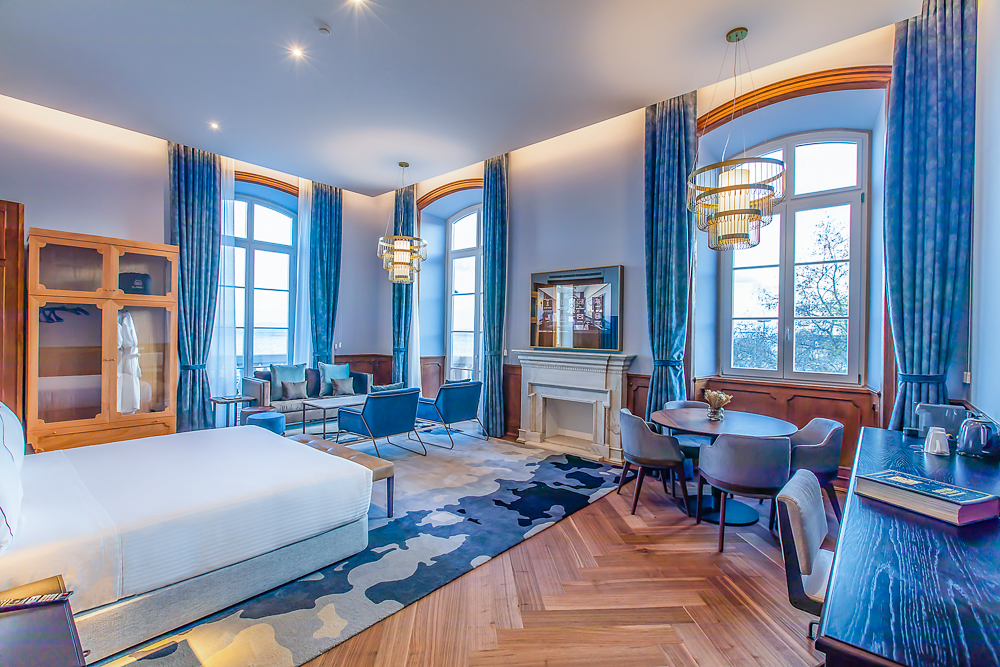 The Editory Riverside Hotel - Uma sessão fotográfica no hotel situado na icónica estação de Santa Apolónia em Lisboa. O local combina o charme histórico com o luxo moderno, com uma arquitetura original, interiores elegantes e o ambiente acolhedor o que torna este hotel único.