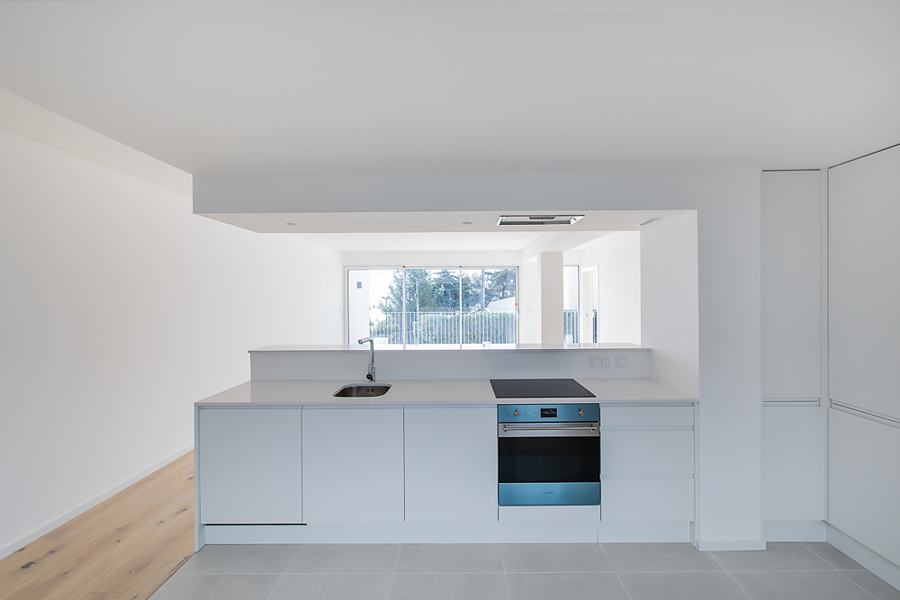 Jardim do Mar - Sessão de fotos para capturar a essência de um empreendimento habitacional em Sesimbra com vistas deslumbrantes para o mar.Combinando arquitetura moderna e paisagens naturais as imagens destacarão a beleza do litoral,o conforto e a sua exclusividade.