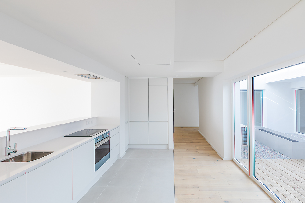 Jardim do Mar - Sessão de fotos para capturar a essência de um empreendimento habitacional em Sesimbra com vistas deslumbrantes para o mar.Combinando arquitetura moderna e paisagens naturais as imagens destacarão a beleza do litoral,o conforto e a sua exclusividade.