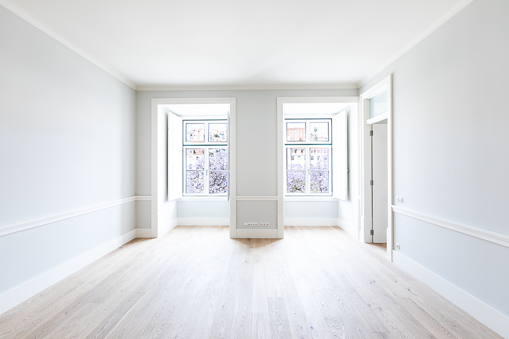 Fotografia Imobiliária - Sessão fotográfica de elegantes habitações à venda no Largo do Rossio, em Lisboa. Com vistas deslumbrantes e interiores sofisticados, capturámos a harmonia entre o charme histórico da localização e o conforto moderno dos espaços.